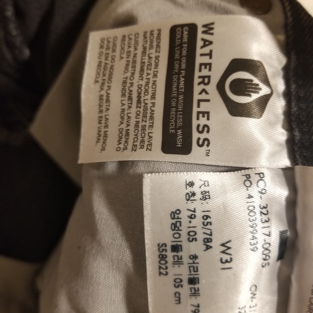 LEVI’S • Button Fly Shorts - Picture 3 of 3